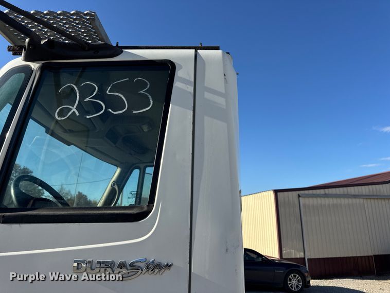 image for item DW6680 2010 International 4400 DuraStar truck cab and chassis