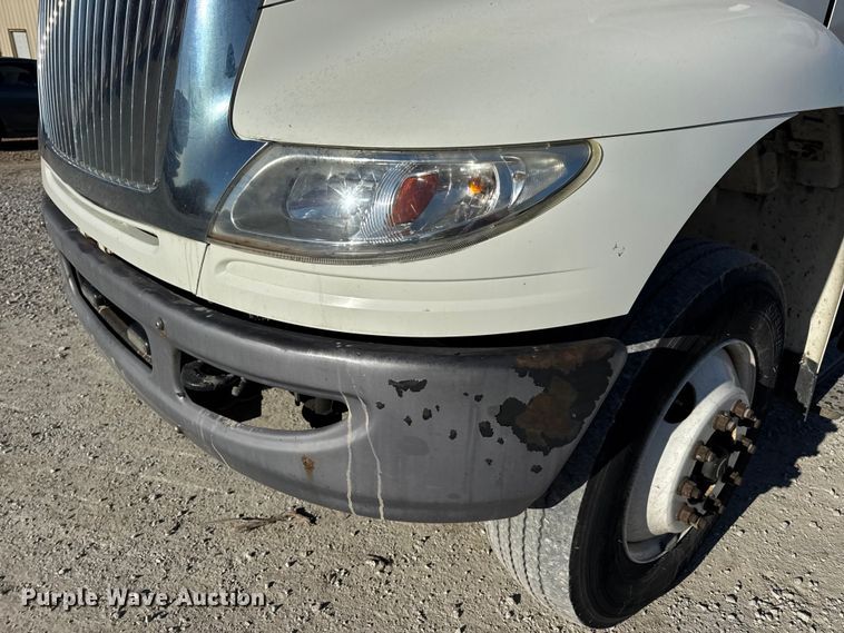 image for item DW6680 2010 International 4400 DuraStar truck cab and chassis