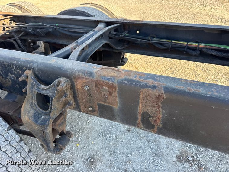 image for item DW6680 2010 International 4400 DuraStar truck cab and chassis