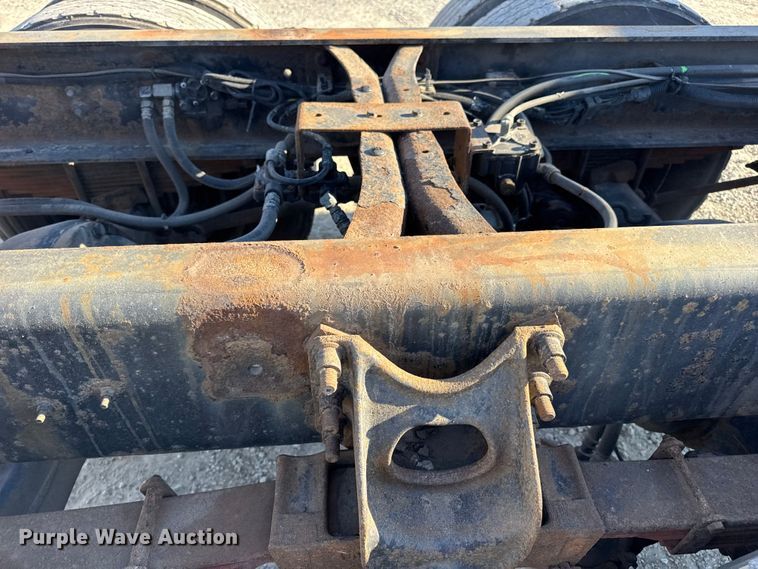 image for item DW6680 2010 International 4400 DuraStar truck cab and chassis