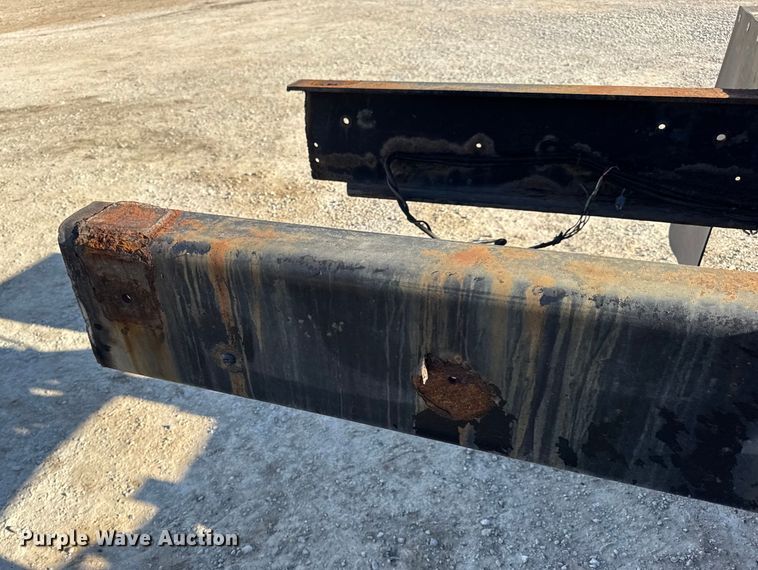 image for item DW6680 2010 International 4400 DuraStar truck cab and chassis