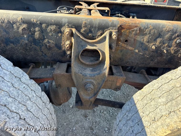 image for item DW6680 2010 International 4400 DuraStar truck cab and chassis