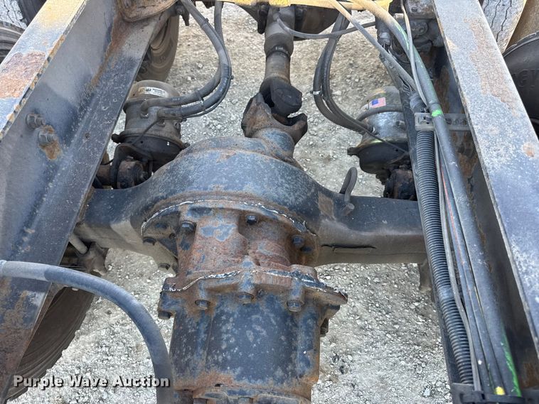 image for item DW6680 2010 International 4400 DuraStar truck cab and chassis