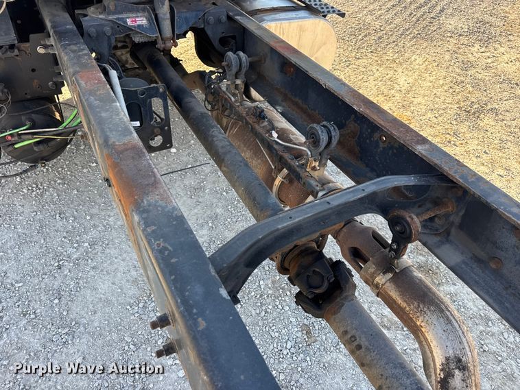 image for item DW6680 2010 International 4400 DuraStar truck cab and chassis