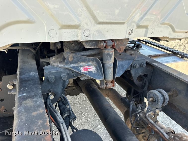 image for item DW6680 2010 International 4400 DuraStar truck cab and chassis