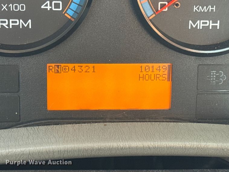 image for item DW6680 2010 International 4400 DuraStar truck cab and chassis