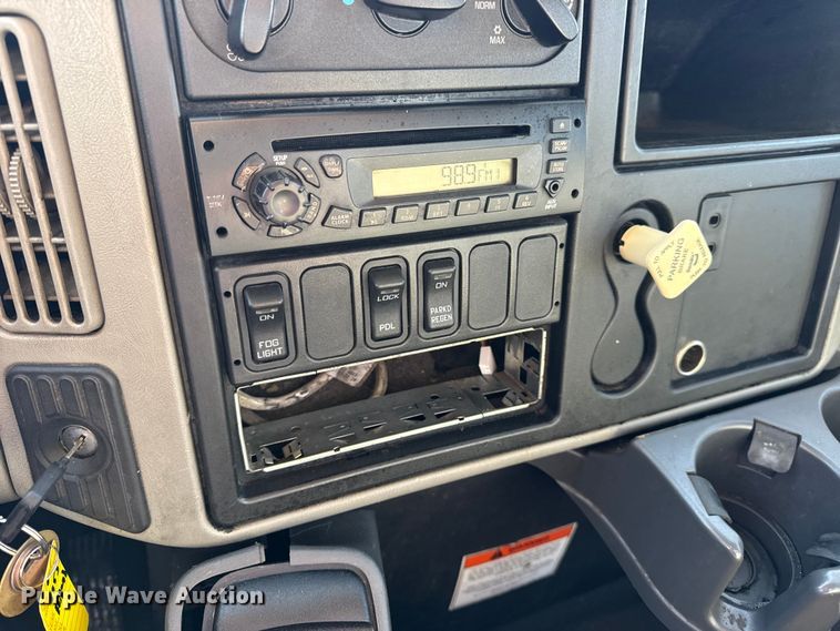 image for item DW6680 2010 International 4400 DuraStar truck cab and chassis