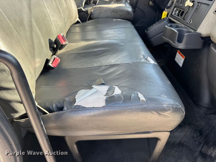 image for item DW6680 2010 International 4400 DuraStar truck cab and chassis