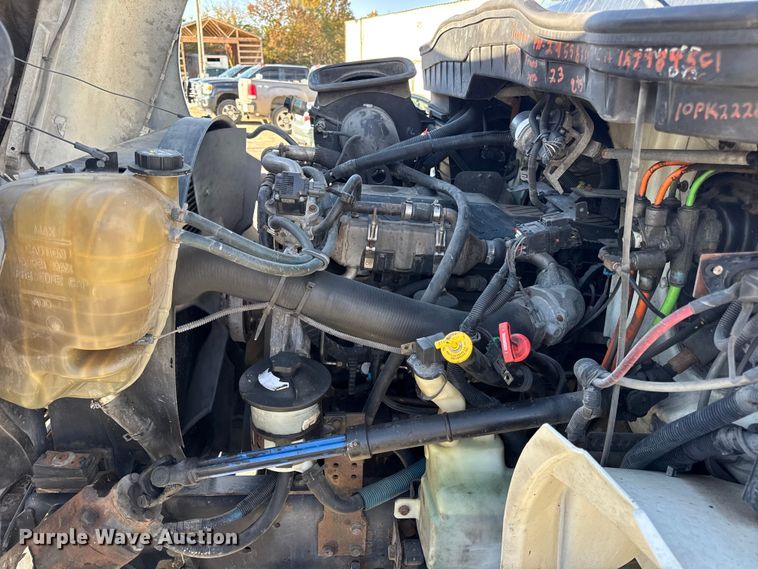 image for item DW6680 2010 International 4400 DuraStar truck cab and chassis