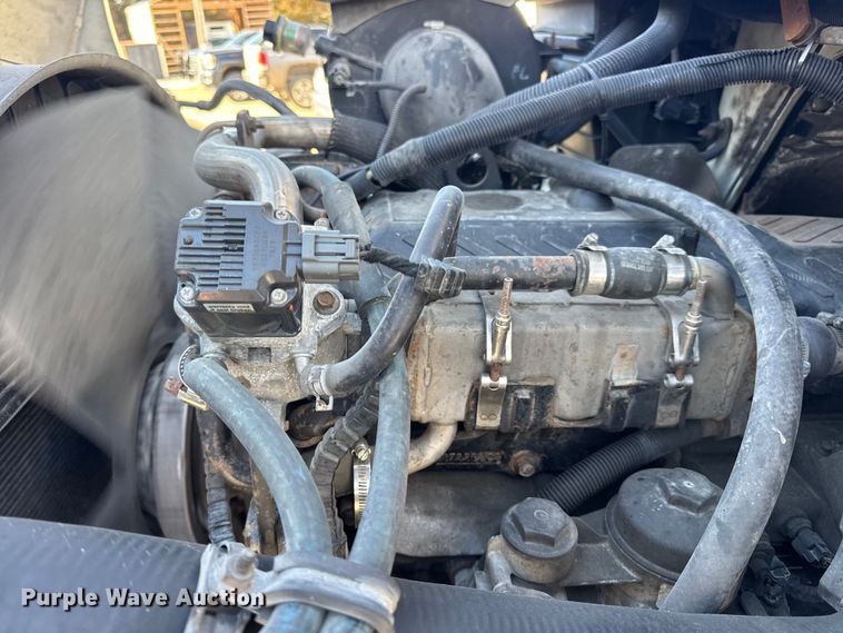 image for item DW6680 2010 International 4400 DuraStar truck cab and chassis