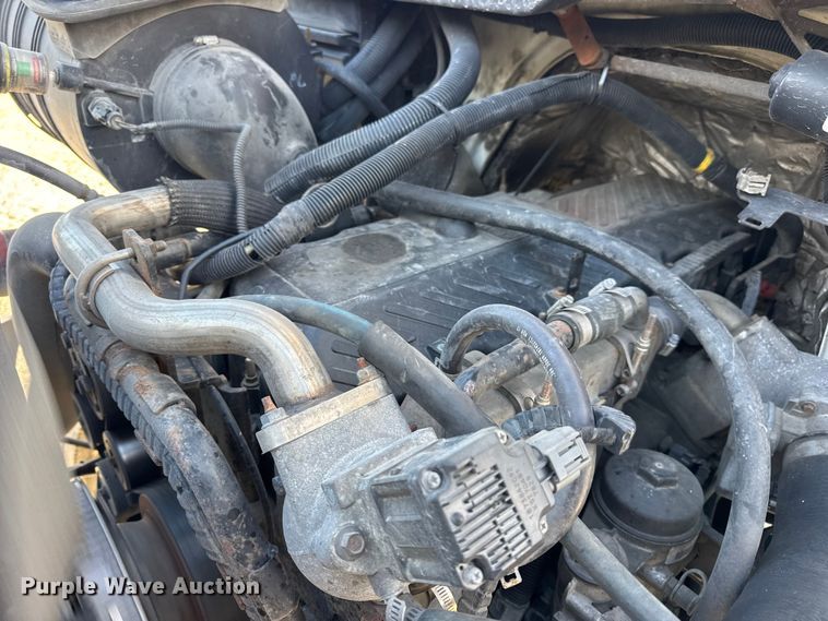 image for item DW6680 2010 International 4400 DuraStar truck cab and chassis