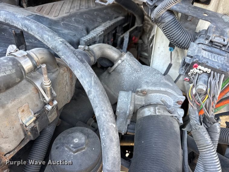 image for item DW6680 2010 International 4400 DuraStar truck cab and chassis