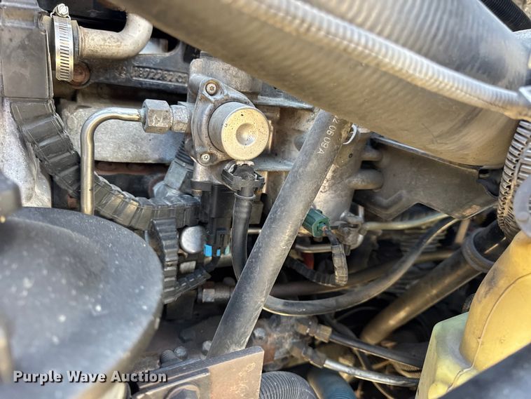 image for item DW6680 2010 International 4400 DuraStar truck cab and chassis