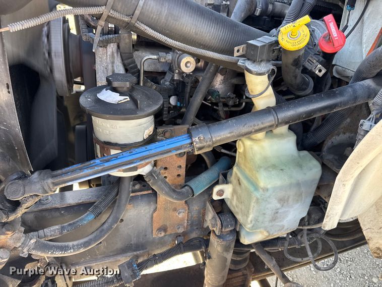 image for item DW6680 2010 International 4400 DuraStar truck cab and chassis