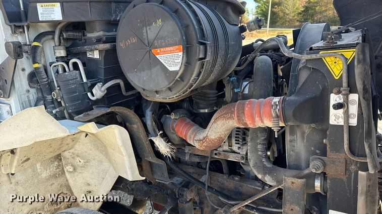 image for item DW6680 2010 International 4400 DuraStar truck cab and chassis