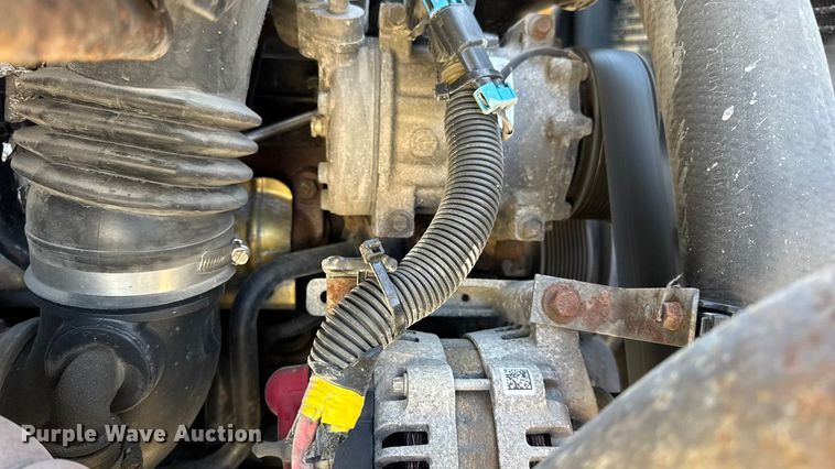 image for item DW6680 2010 International 4400 DuraStar truck cab and chassis