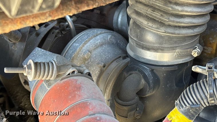 image for item DW6680 2010 International 4400 DuraStar truck cab and chassis