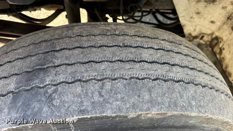 image for item DW6680 2010 International 4400 DuraStar truck cab and chassis