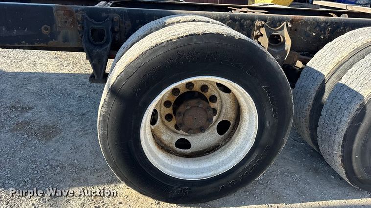 image for item DW6680 2010 International 4400 DuraStar truck cab and chassis