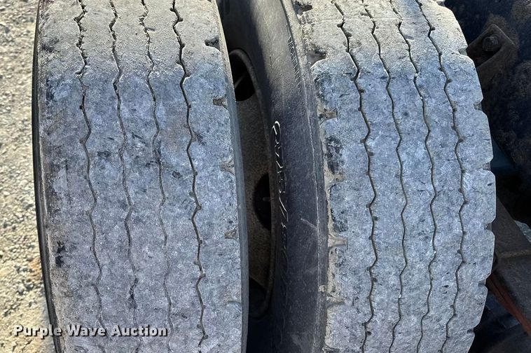 image for item DW6680 2010 International 4400 DuraStar truck cab and chassis