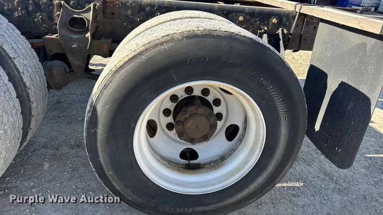 image for item DW6680 2010 International 4400 DuraStar truck cab and chassis