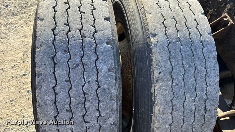 image for item DW6680 2010 International 4400 DuraStar truck cab and chassis