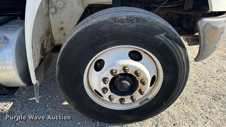 image for item DW6680 2010 International 4400 DuraStar truck cab and chassis