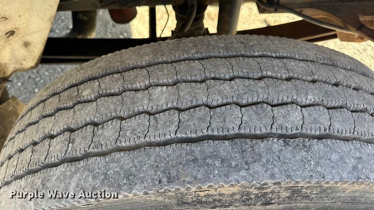 image for item DW6680 2010 International 4400 DuraStar truck cab and chassis