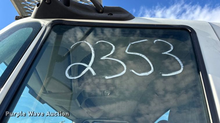 image for item DW6680 2010 International 4400 DuraStar truck cab and chassis