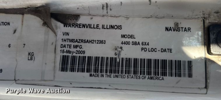 image for item DW6680 2010 International 4400 DuraStar truck cab and chassis