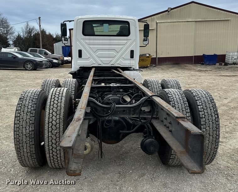 image for item DW6731 2004 International 4400 truck cab and chassis