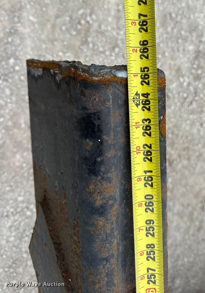 image for item DW6731 2004 International 4400 truck cab and chassis