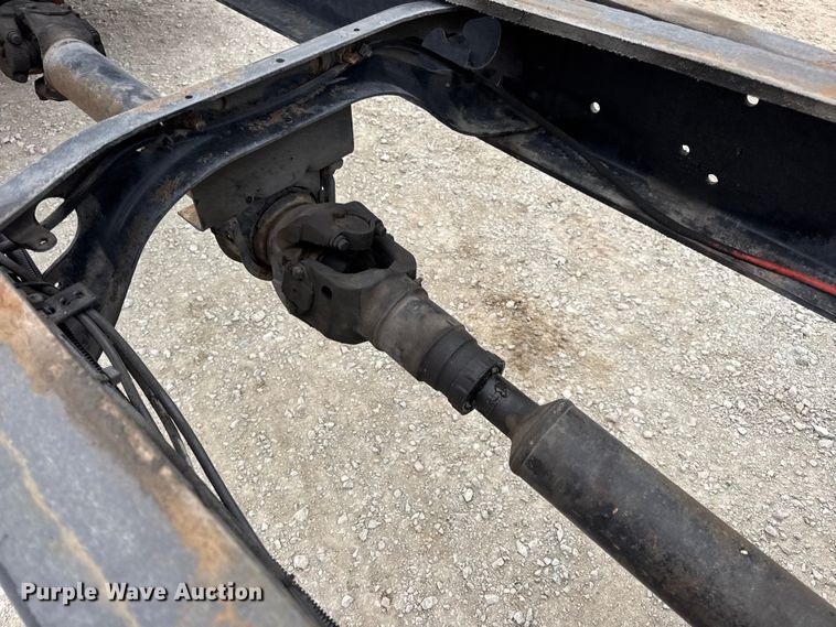 image for item DW6731 2004 International 4400 truck cab and chassis