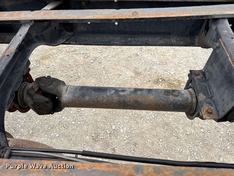 image for item DW6731 2004 International 4400 truck cab and chassis