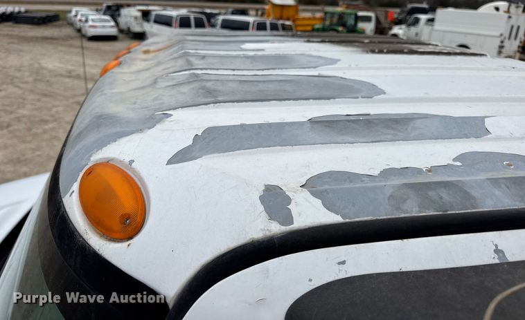 image for item DW6731 2004 International 4400 truck cab and chassis