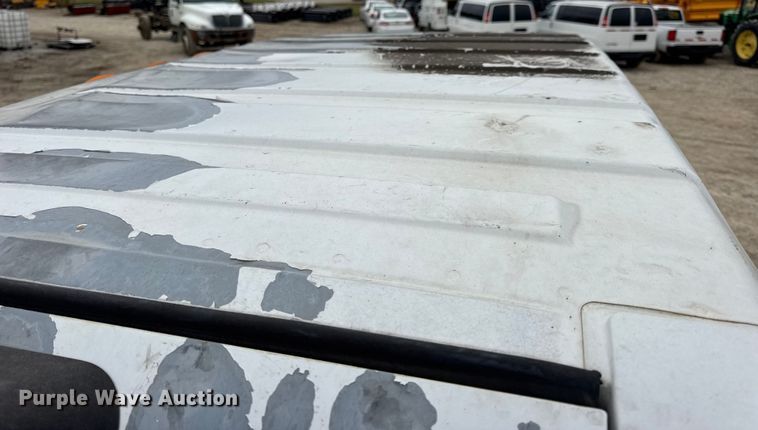 image for item DW6731 2004 International 4400 truck cab and chassis