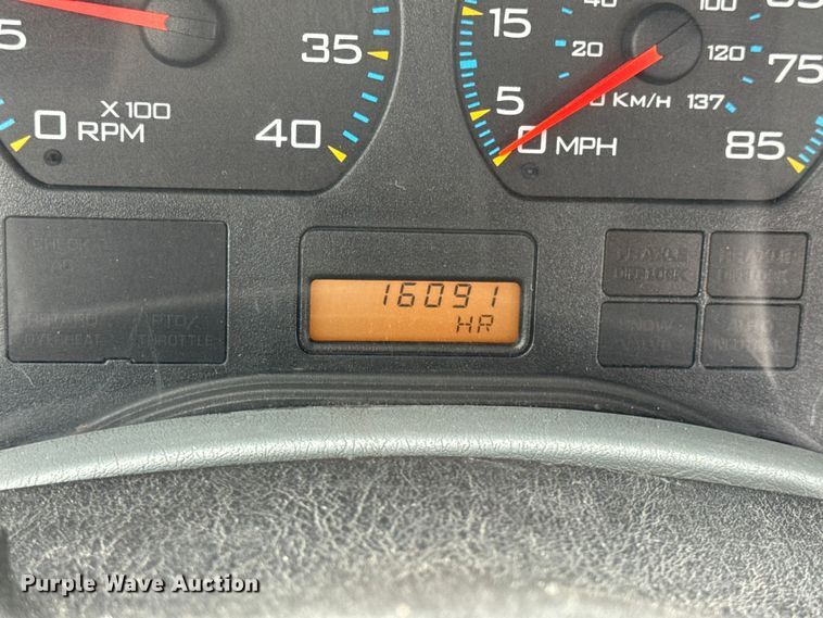 image for item DW6731 2004 International 4400 truck cab and chassis