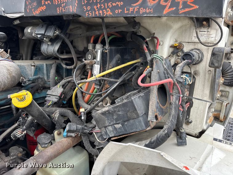 image for item DW6731 2004 International 4400 truck cab and chassis