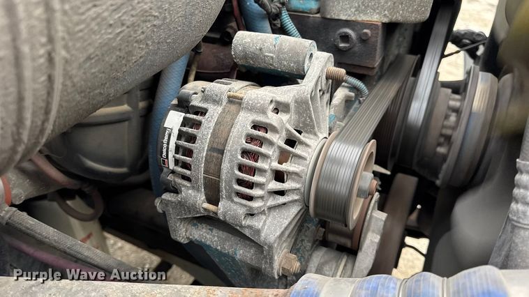 image for item DW6731 2004 International 4400 truck cab and chassis