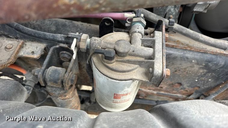 image for item DW6731 2004 International 4400 truck cab and chassis