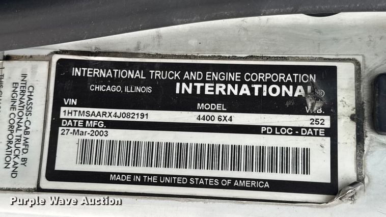 image for item DW6731 2004 International 4400 truck cab and chassis