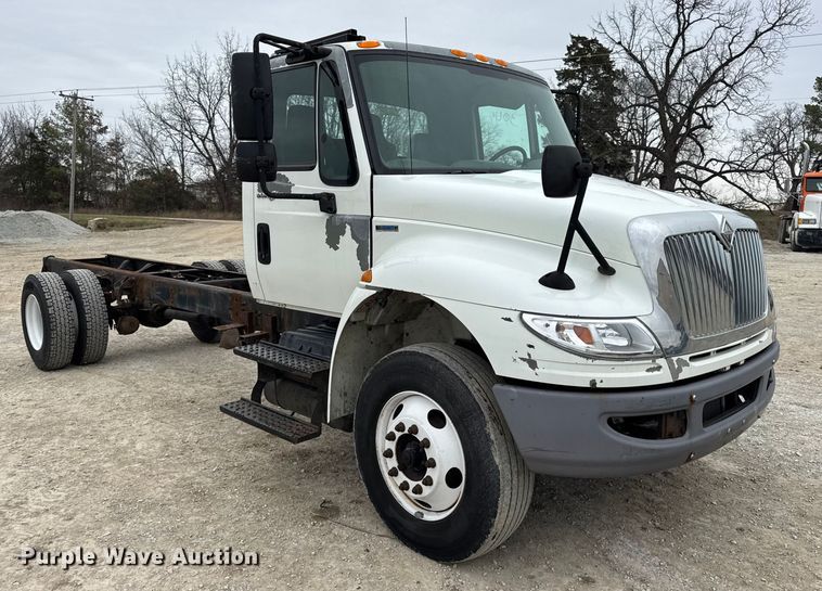 image for item DW6732 2010 International 4300 truck cab and chassis