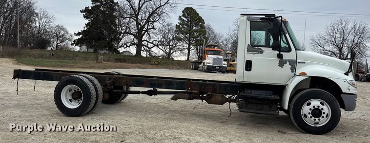 image for item DW6732 2010 International 4300 truck cab and chassis