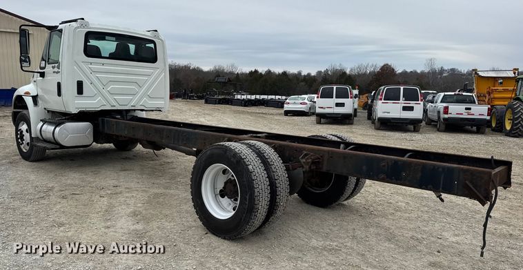 image for item DW6732 2010 International 4300 truck cab and chassis