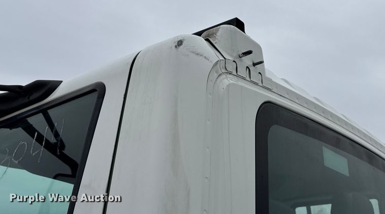 image for item DW6732 2010 International 4300 truck cab and chassis
