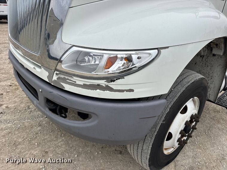 image for item DW6732 2010 International 4300 truck cab and chassis