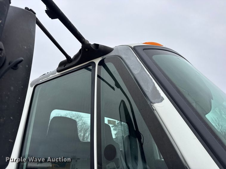 image for item DW6732 2010 International 4300 truck cab and chassis