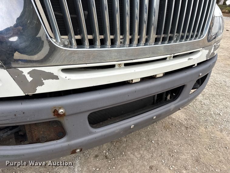 image for item DW6732 2010 International 4300 truck cab and chassis