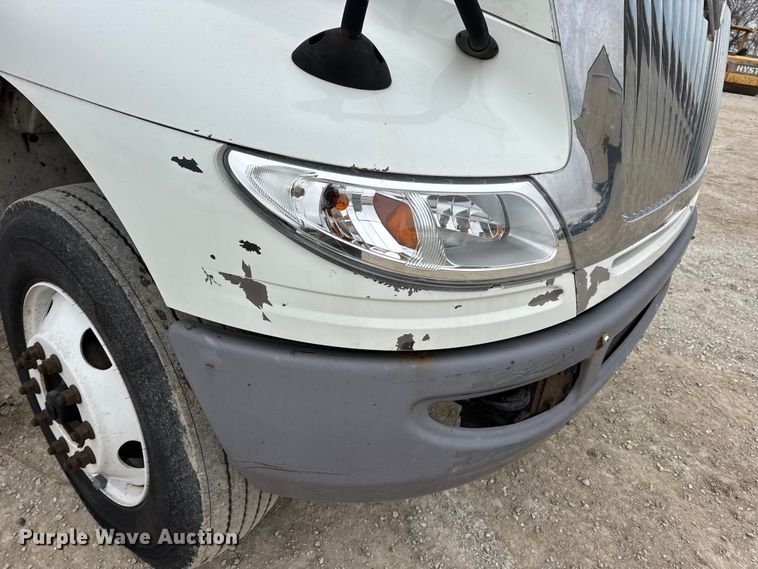 image for item DW6732 2010 International 4300 truck cab and chassis