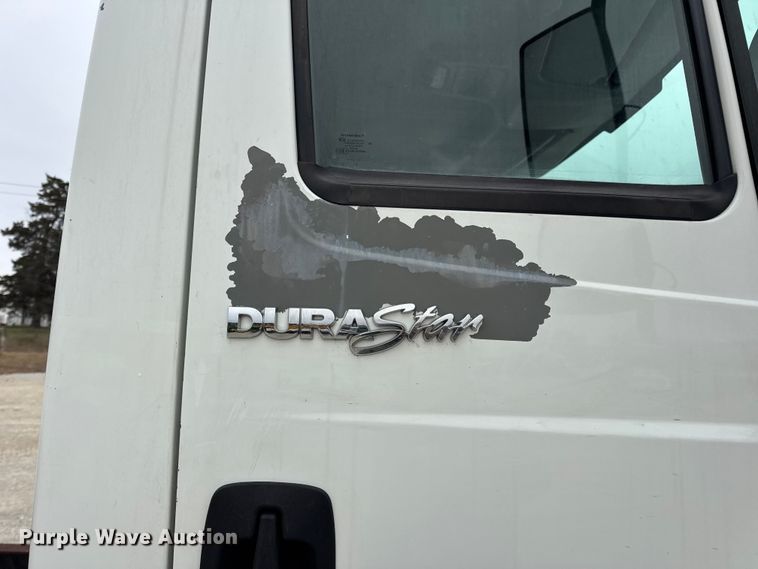 image for item DW6732 2010 International 4300 truck cab and chassis